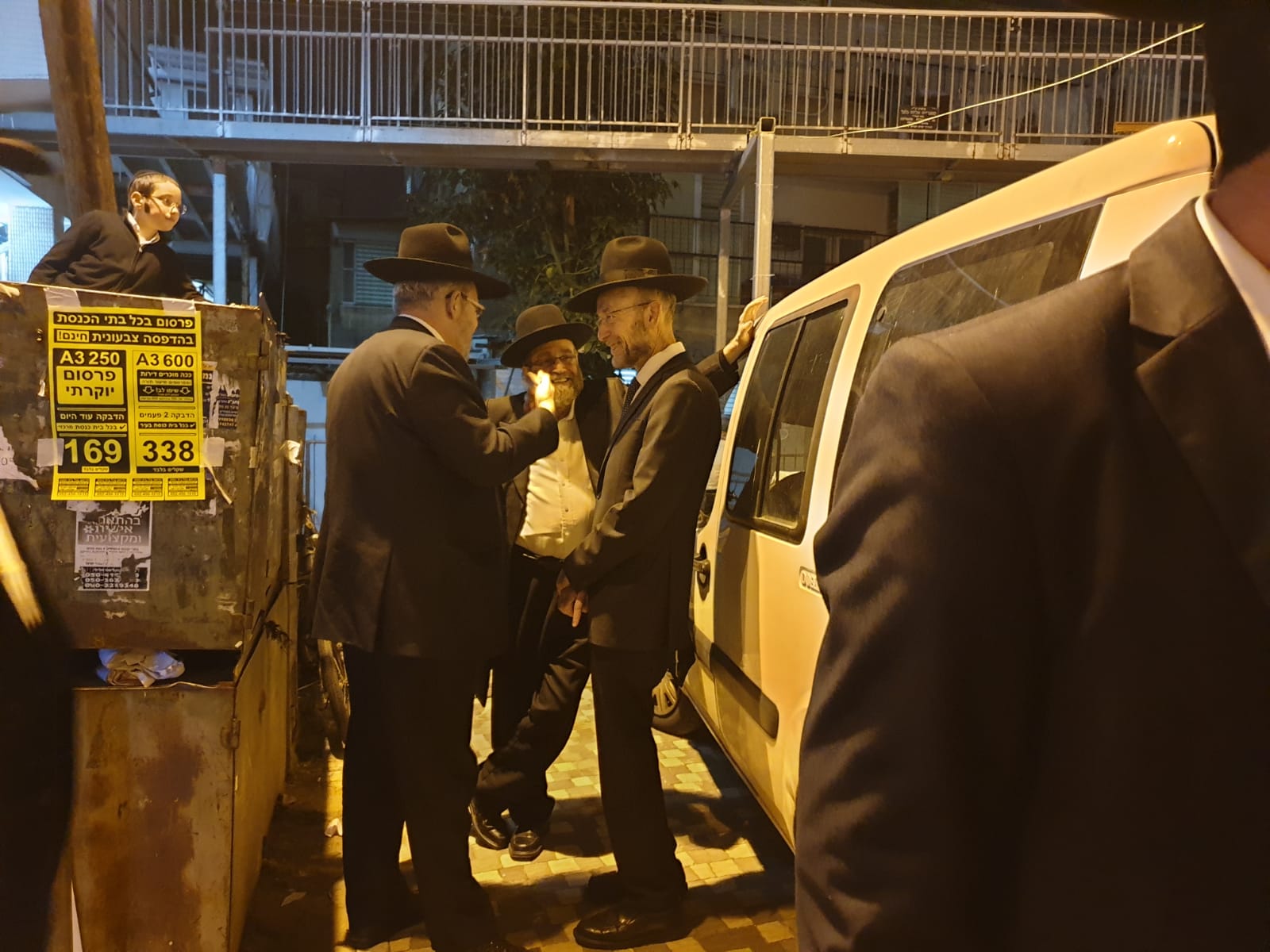 זה מה שחושב הח"כ החרדי על חרדים במפלגות חילוניות אשר גפני ומקלב תחת ביתו של מרן שר התורה