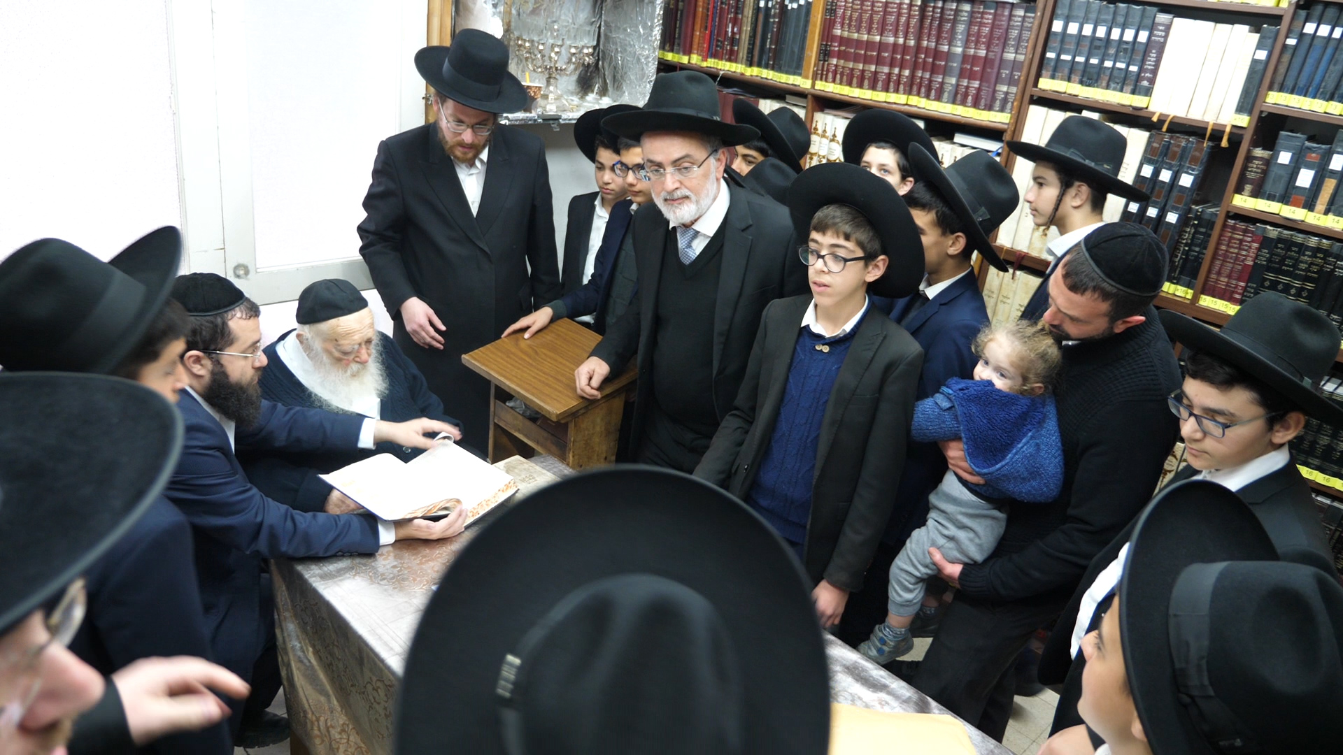 תלמידי כיתות ח' בת"ת "יסודי התורה" עכו התברכו אצל גדולי ישראל עכו קרן ההסעות