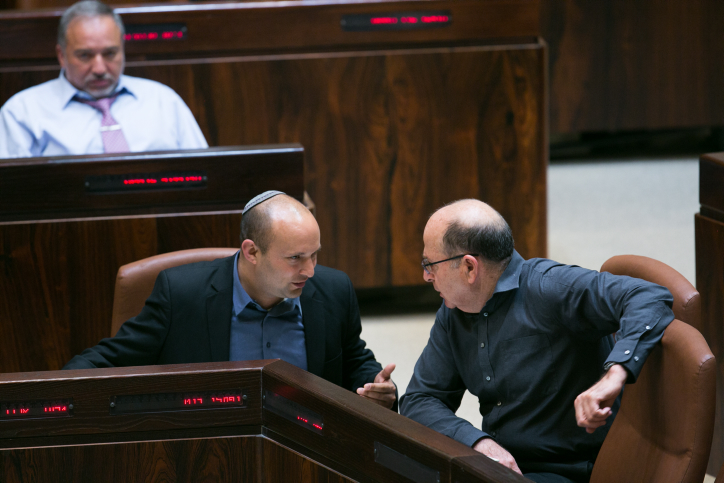 בנט מאשים: מותו של בניה וחטיפתו של הדר ז"ל בגלל ההוראות של גנץ .