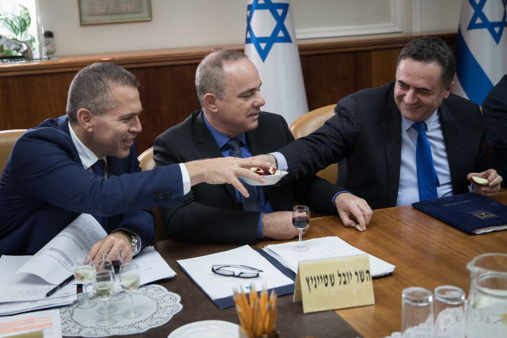 ארדן: גנץ יכול להיות שר הביטחון – נתניהו: "לא יהיה" השרים כץ, שטייניץ וארדן