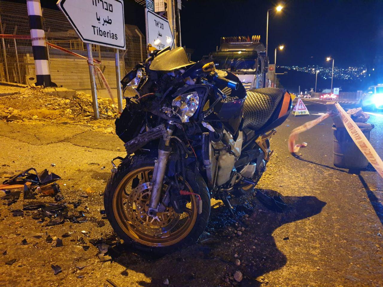 תאונה בין שני רוכבי אופנוע: השניים פונו במסוק לבית החולים זירת התאונה