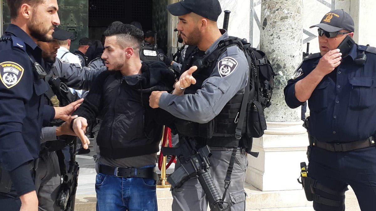 מהומות בהר הבית: פורעים זרקו בקבוק תבערה על נקודת המשטרה המעצרים בהר הבית