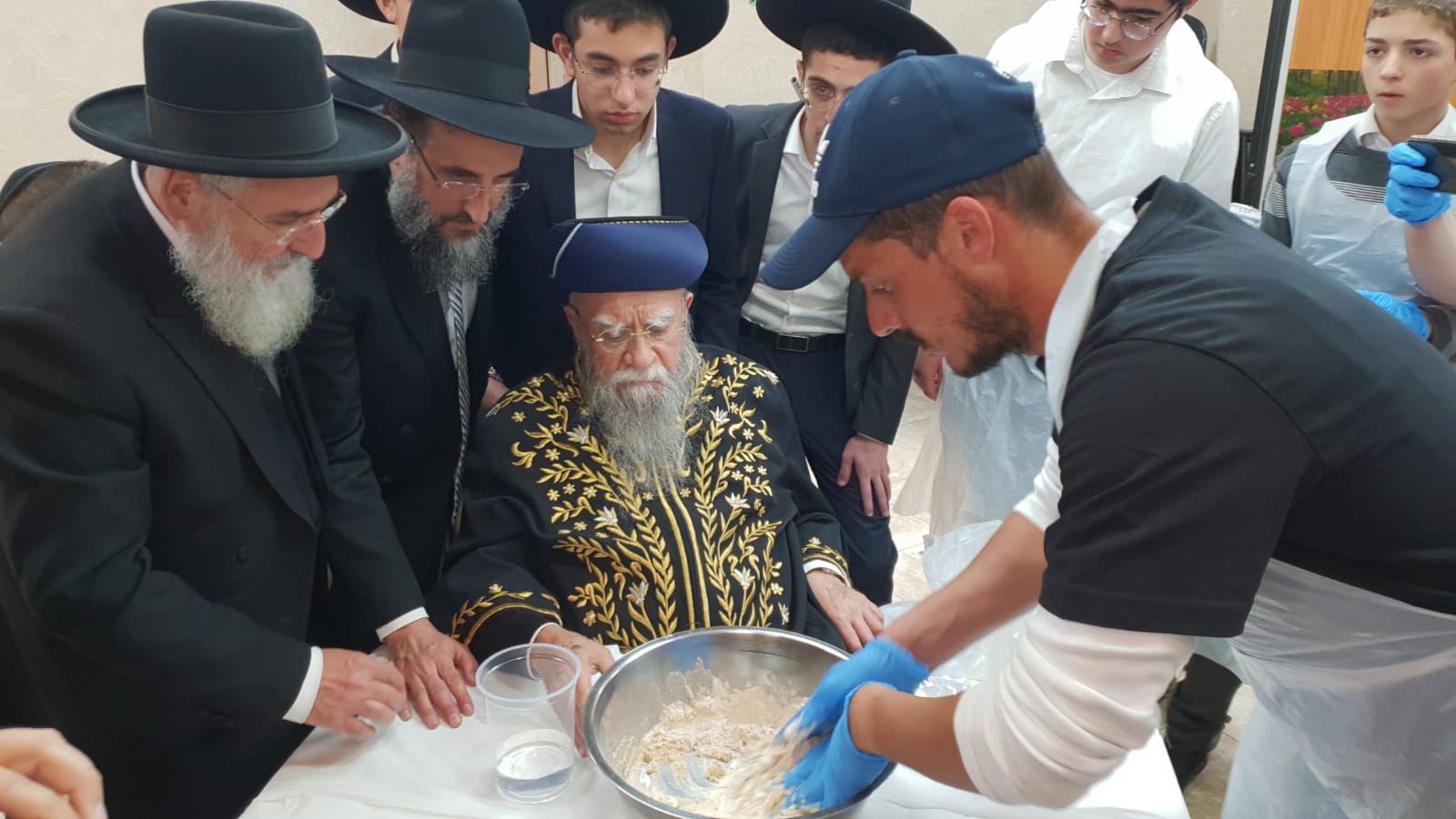 גלריה: זקן הראשונים לציון באפיית מצות לפסח 07