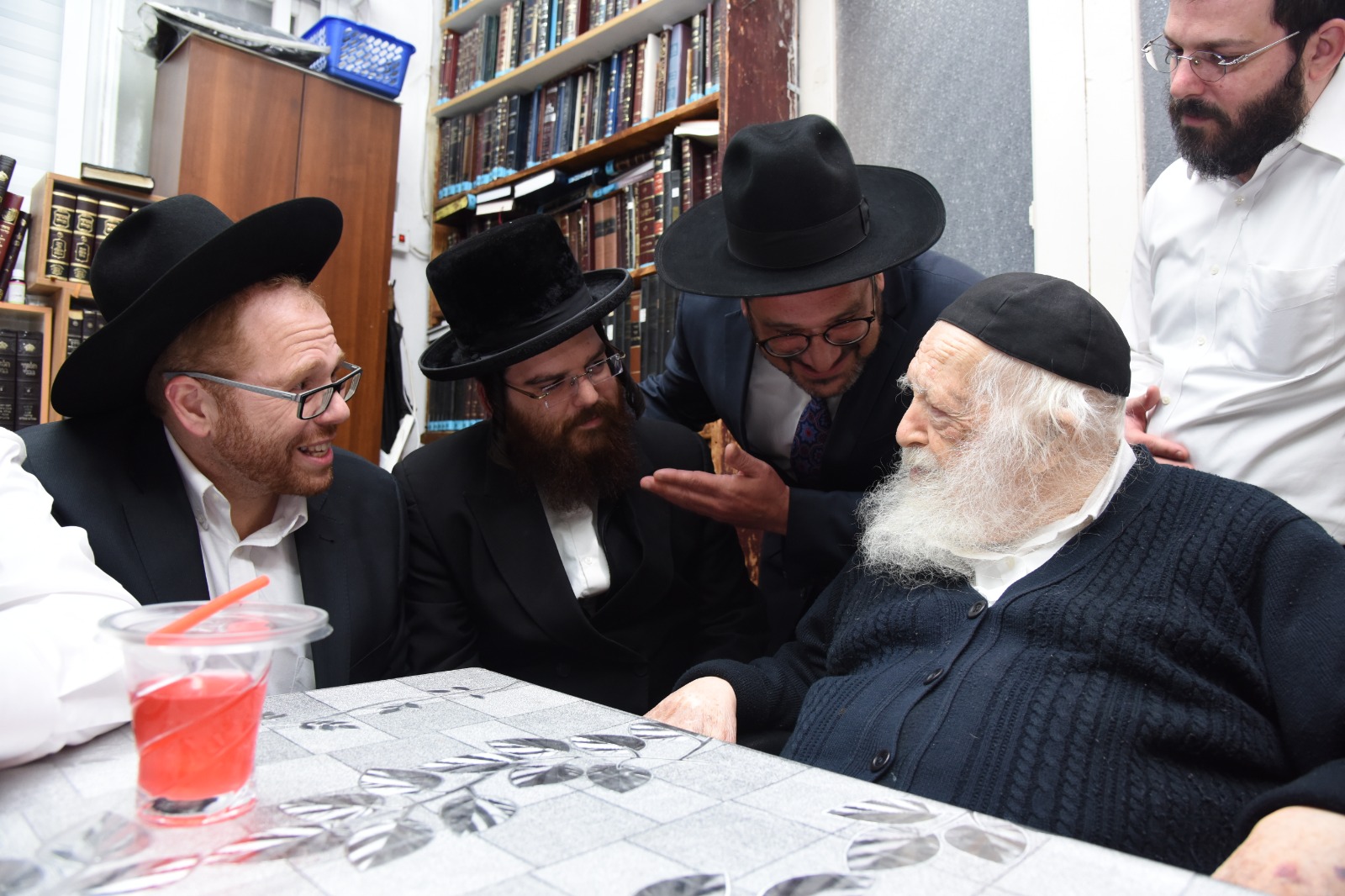 שדרת הניהול החרדית ממשיכה להתרחב מכבי מחוז המרכז - מנהלי המרחבים אצל הרב קנייבסקי