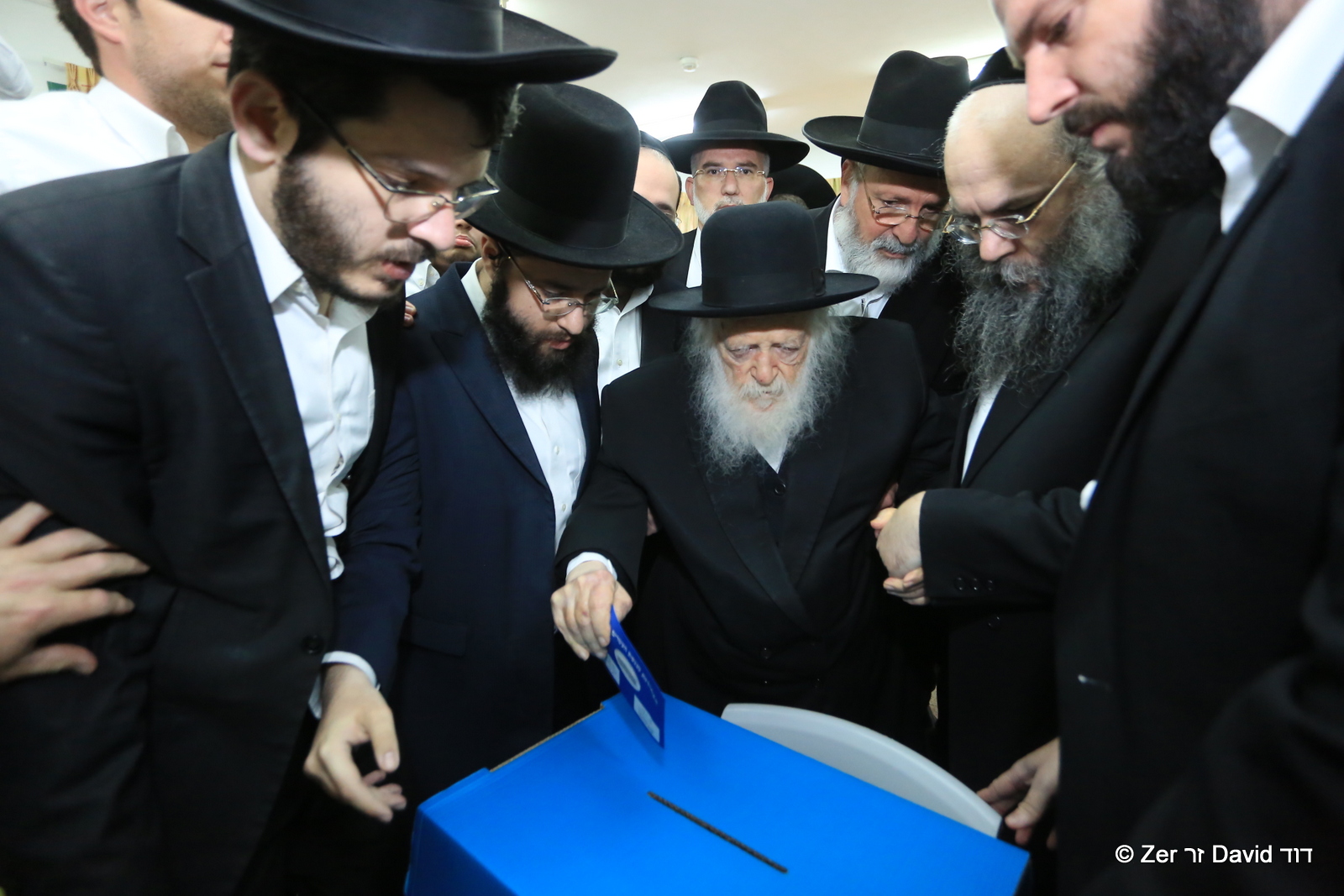 תיעוד: מרן שר התורה הגר"ח קנייבסקי הצביע מרן שר התורה הגר"ח קנייבסקי