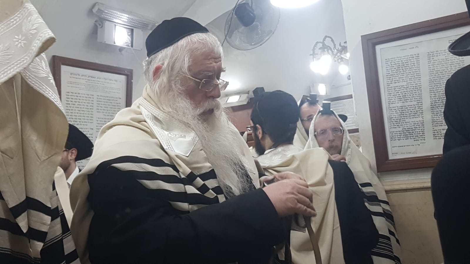תיעוד: פרוש פתח את יום הבחירות בתפילה במירון פרוש מירון בחירות