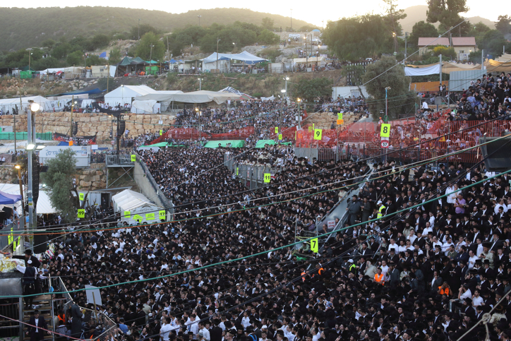 צפו בשידור חי: מעמד ההדלקה בחסידות תולדות אברהם יצחק במירון .