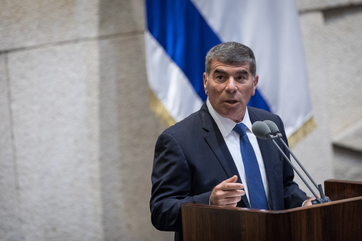 בליכוד מגיבים לאשכנזי: "הונה משקיעים במיליונים ומטיף מוסר" .