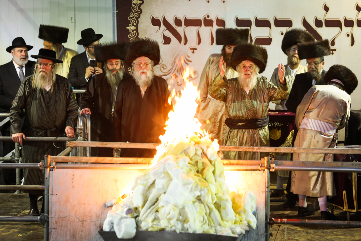תיעוד: ההדלקה המרכזית של האדמו"ר מתולדות אהרן .