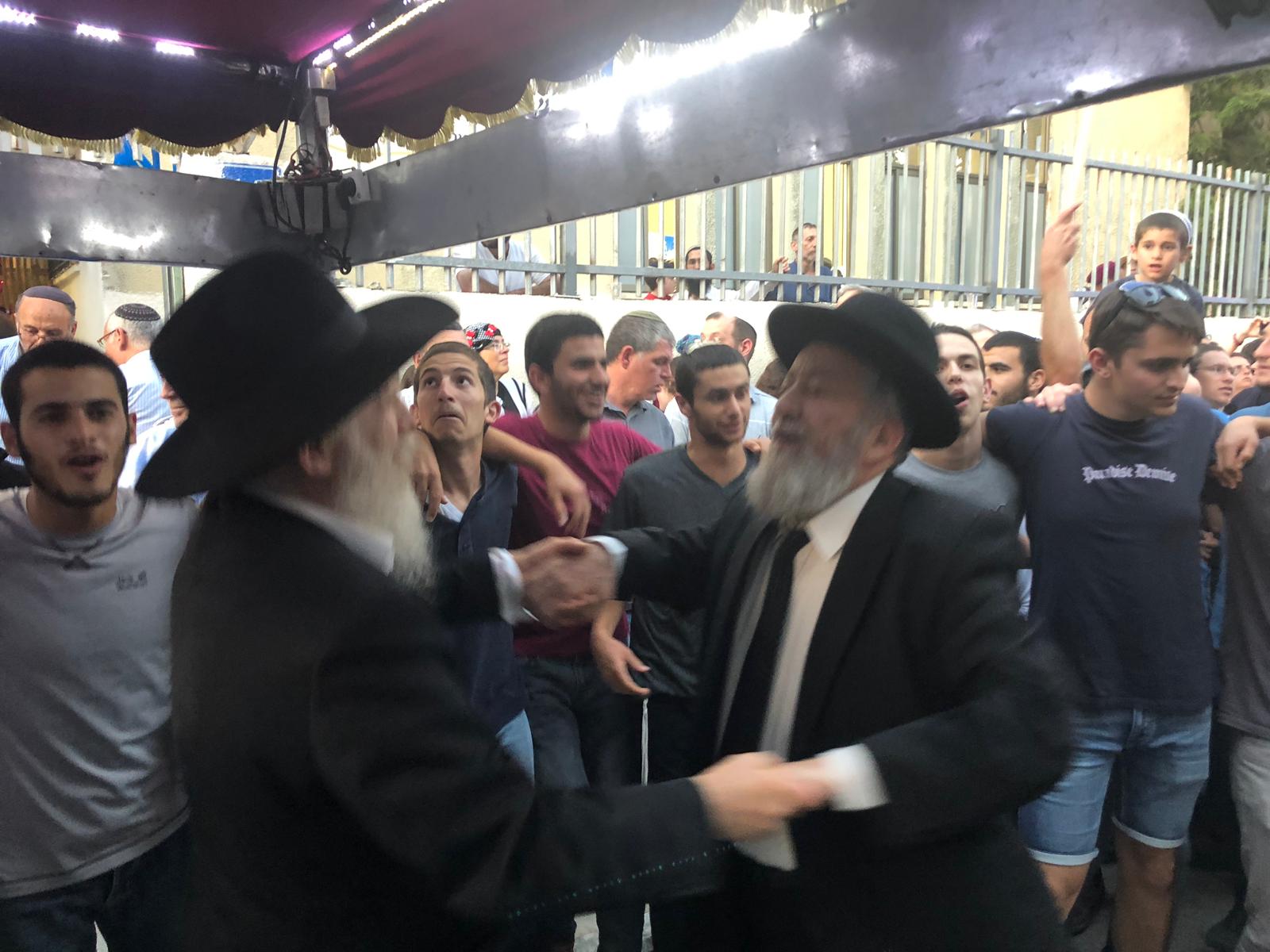 הכנסת ספר תורה לעילוי נשמת הקדוש הרב אחיעד איטינגר זצ"ל • צפו WhatsApp Image 2019-05-12 at 20.00.31