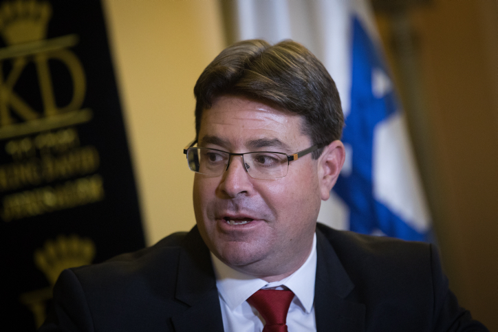 אקוניס: "תומכים ביוזמת השלום הכלכלי אך לא ניסוג משום שטח" .