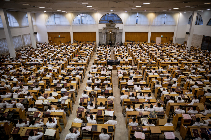 תוכנית בנט: האם 'חוק הגיוס' שומר על עולם התורה? .