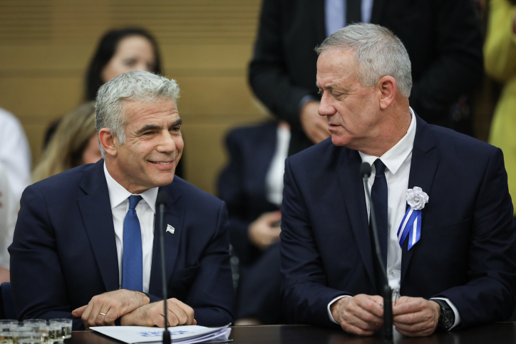 רונן צור: "לפיד הוא גדר הפרדה פוליטי בין כחול לבן לחרדים" .