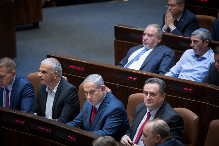 טלטלה פוליטית: ראש הממשלה שוקל ברצינות את ביטול פיזור הכנסת .