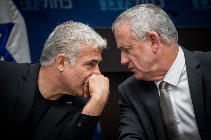 רונן צור: "אם לפיד לא יתמתן מול החרדים – ייתכן וגנץ יתנתק" .