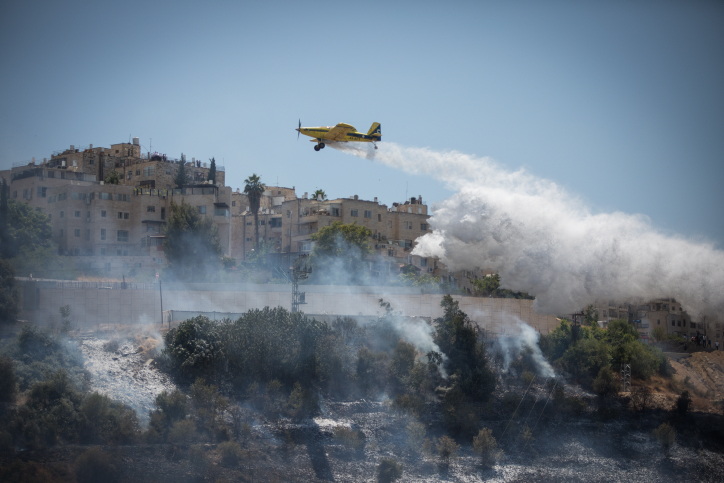 מטוס כיבוי פגע בכבל מתח גבוה במהלך פעולות הכיבוי מטוס כיבוי בליפתא