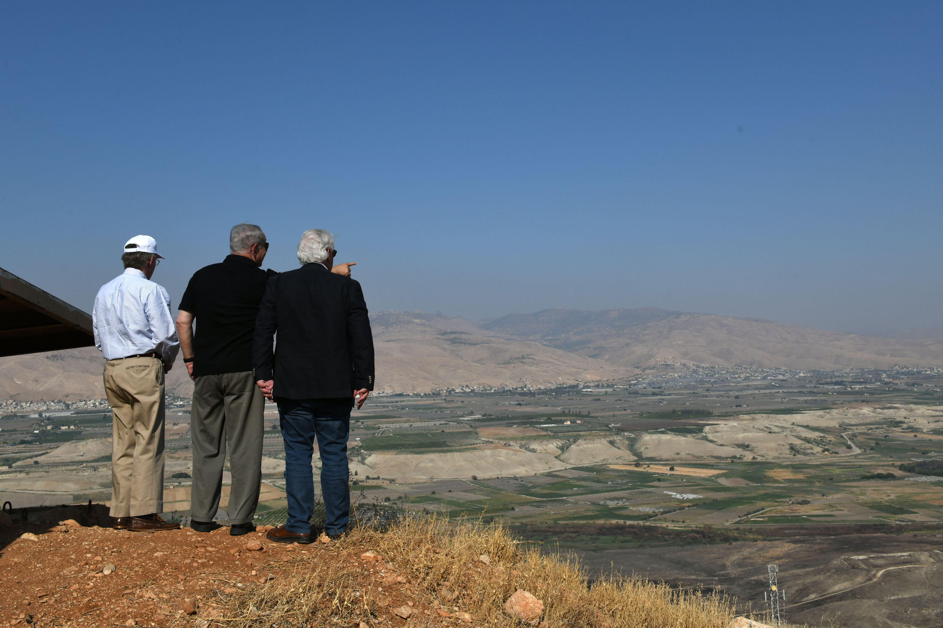 גלריה: הסיור הביטחוני של נתניהו ובולטון בבקעת הירדן נתניהו בולטון והשגריר פרידמן
