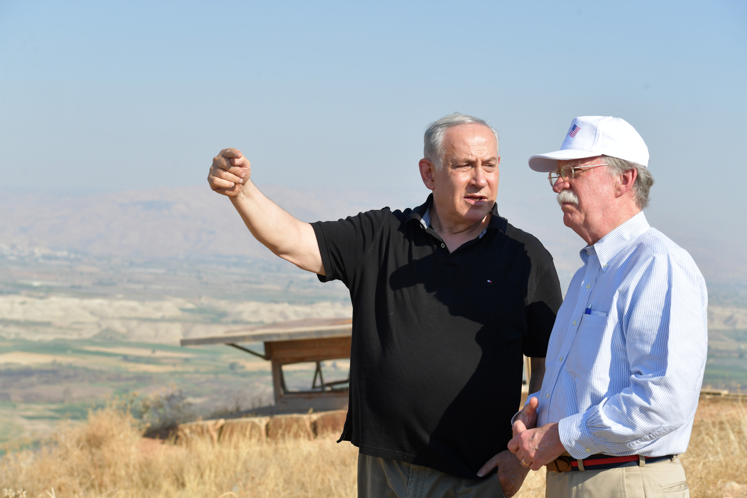 נתניהו לנסראללה: "אל יתהלל חופר כמפתח" נתניהו ובולטון בצפון הארץ