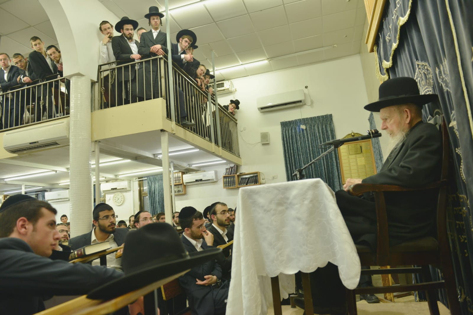 צפו בגרי"ג אדלשטיין בשיחה מרגשת ומרתקת בפני מאות בחורי ישיבה WhatsApp Image 2019-06-19 at 20.08.14