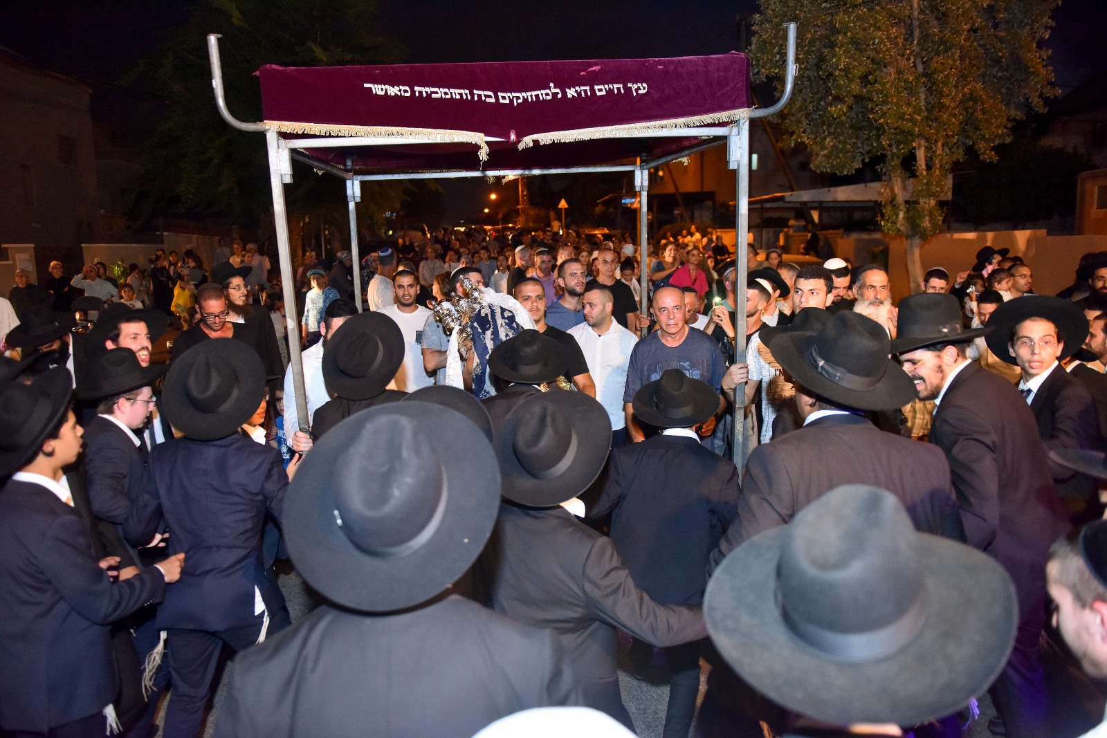 חדרה: במעמד מרגש ומרומם הוכנס ספר תורה לישיבת 'בני יששכר' WhatsApp Image 2019-06-26 at 19.53.26
