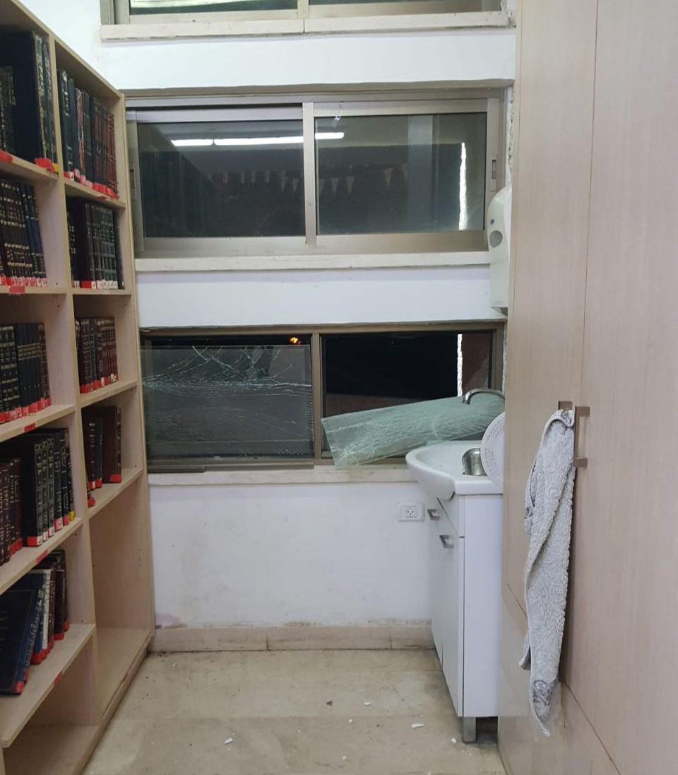 התגובות לנפילת הרקטה: "רק מבצע צבאי בעזה יפתור את הבעייה" המבנה שנפגע
