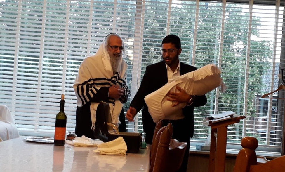 כשר' חיים פסק לערוך את הברית ללא מנין • הסיפור המלא מחפוד ואבי הבן