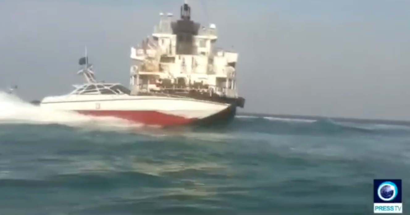 איראן אישרה כי המיכלית הבריטית בידיה ואיימה: "אף אחד לא ייצא נפט" צילום מסך (15)