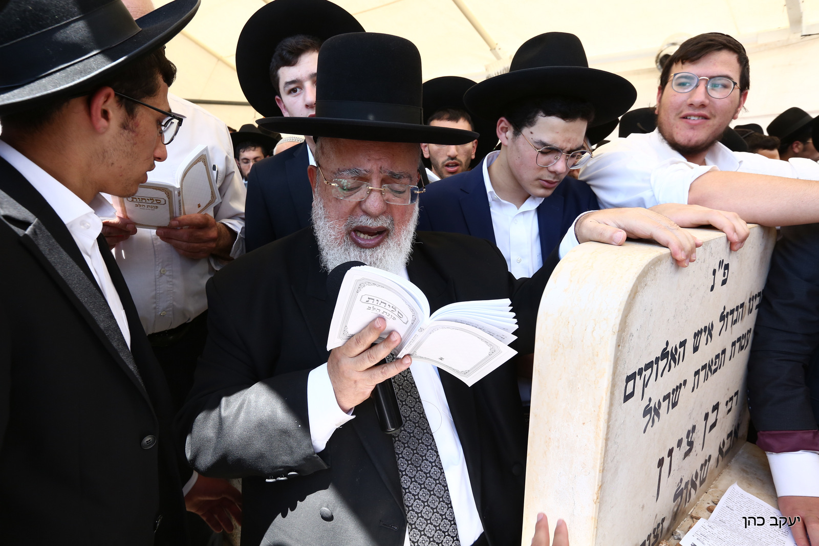 21 לפטירתו של ר"י 'פורת יוסף: המונים עלו לציונו של "האור לציון" 212A1342