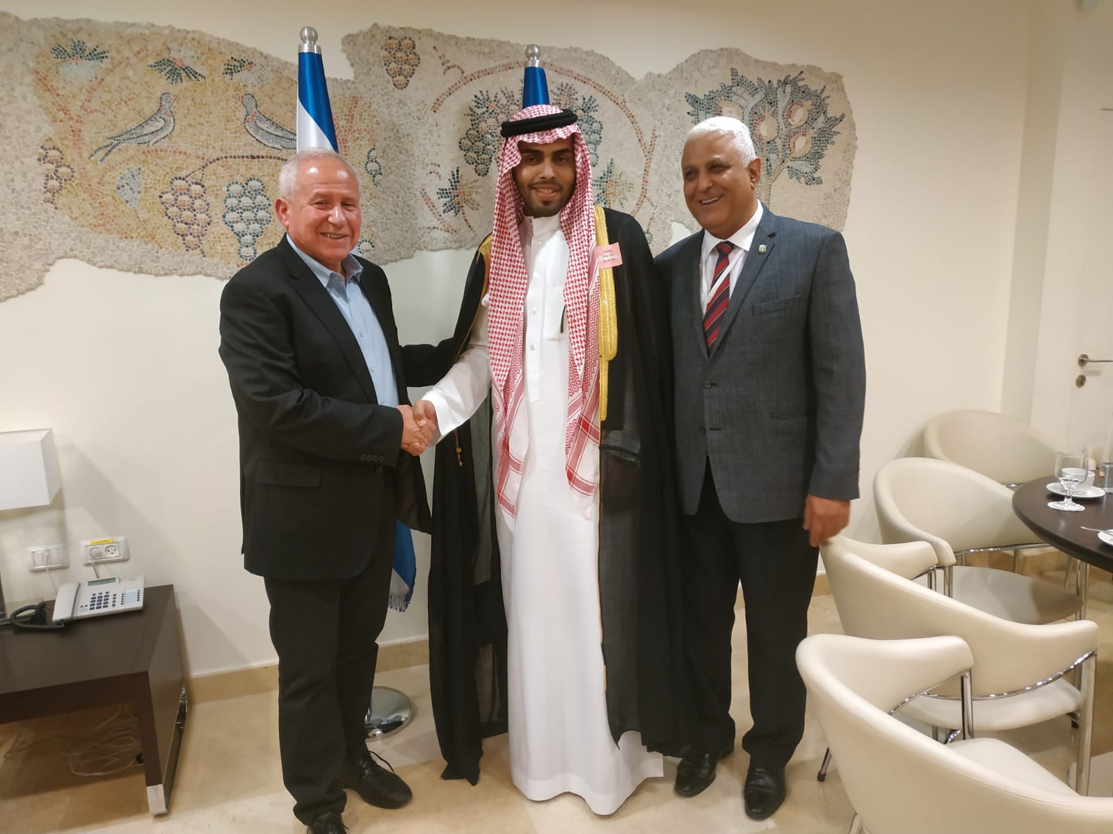עיתונאים ממדינות ערב בכנסת: "ישראל מדינה חלומית" הבלוגר עם ח"כר אבי דיכטר