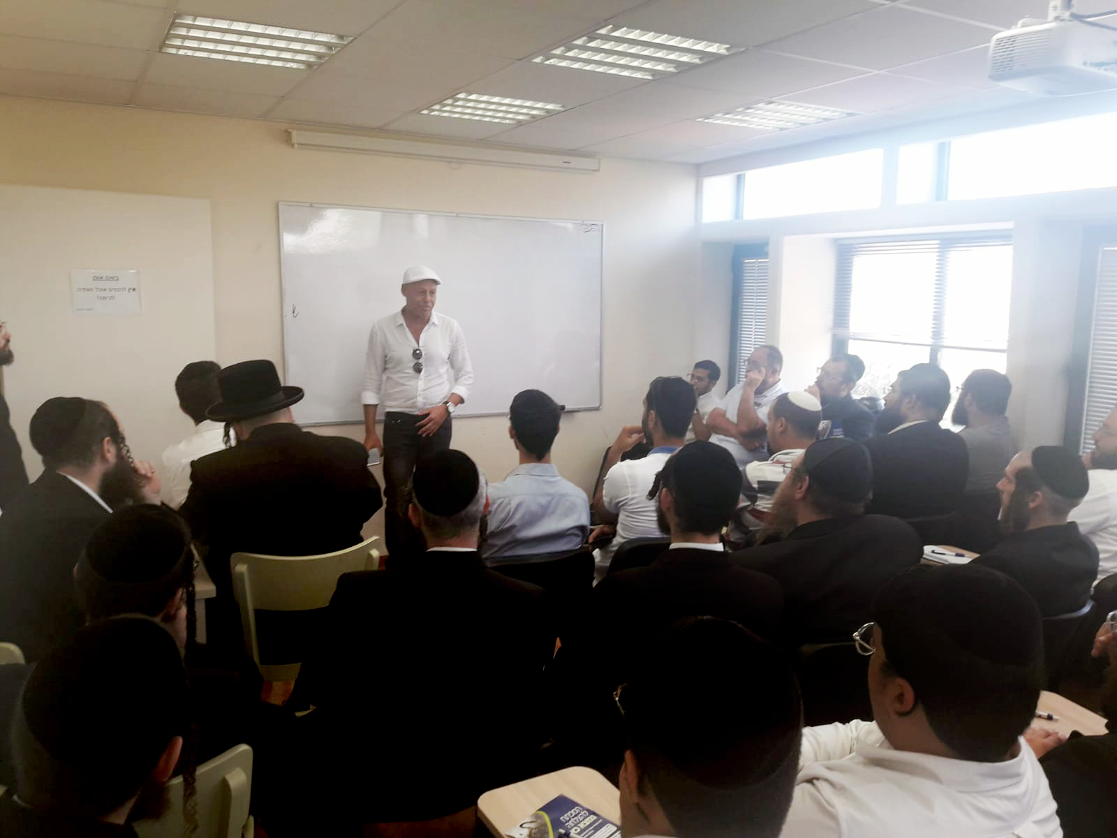 בעקבות החוק החדש: ביקוש לאלפי עוזרי בטיחות באתרי בנייה מועמדים למשרת עוזר בטיחות באתר בנייה