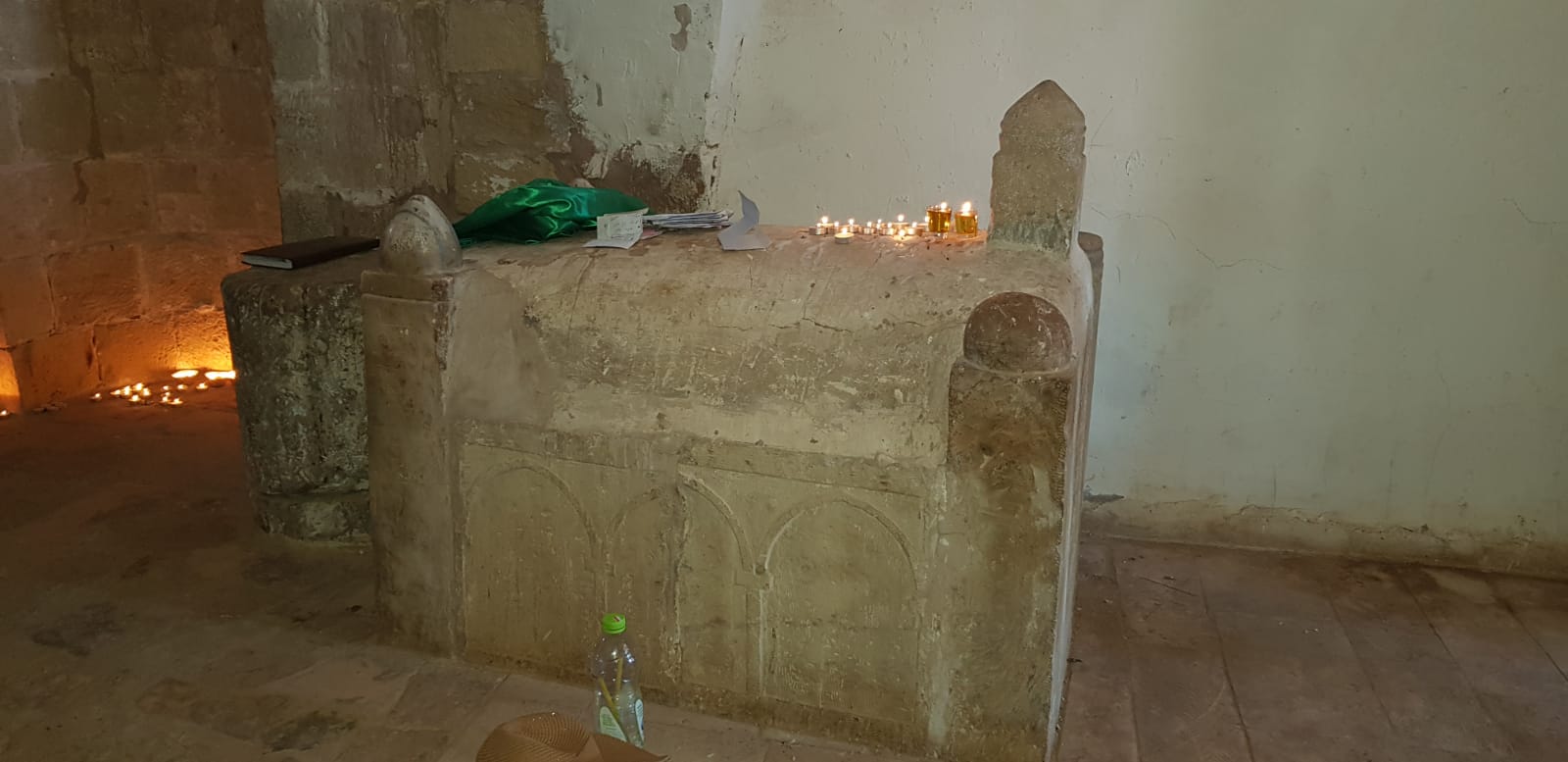 מאות מתפללים בדרכם לציון אהרן הכהן זיע"א ציונו של אהרן הכהן זיע"א