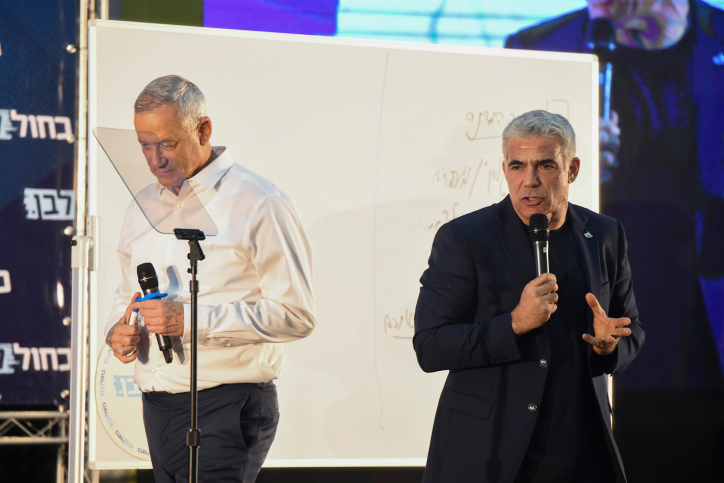 ביבי מתחייב לממשלת ימין? בסביבתו של נתניהו לא פוסלים ממשלה עם גנץ יתפרקן לאחר הבחירות?. גנץ ולפיד