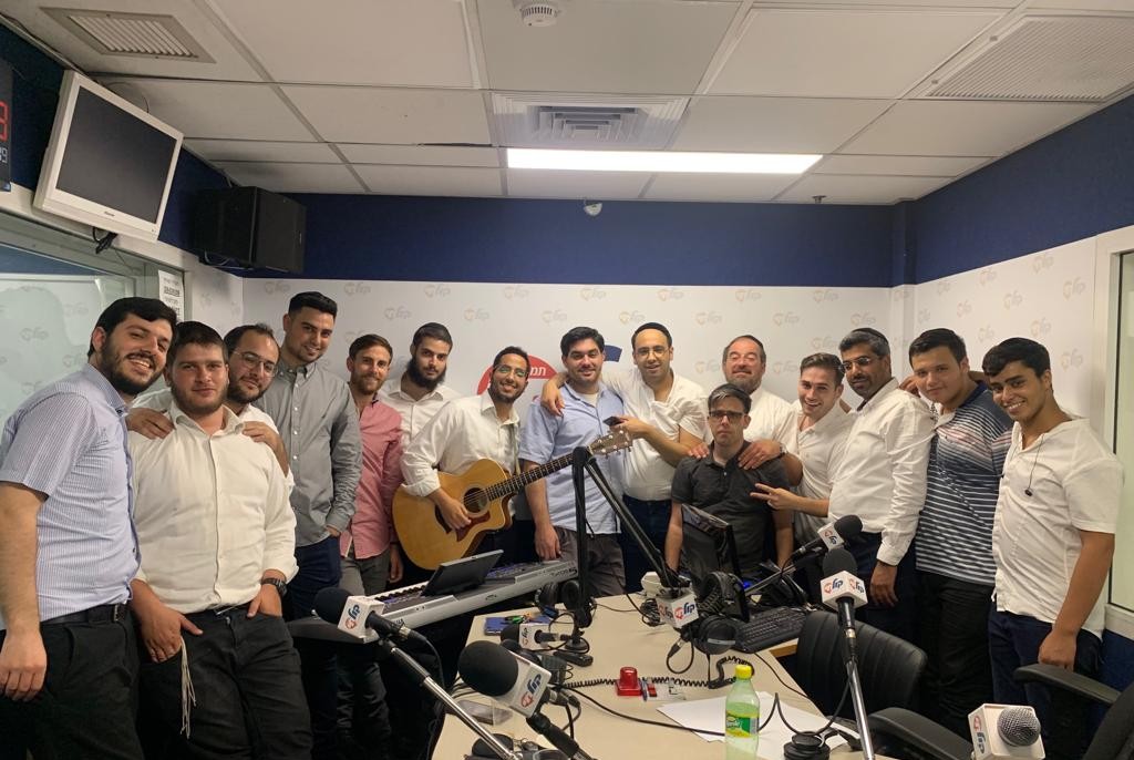 כך 'השתלטו' תלמידי הרב על תוכניתו הפופולרית • האזינו וצפו WhatsApp Image 2019-08-13 at 16.08.53