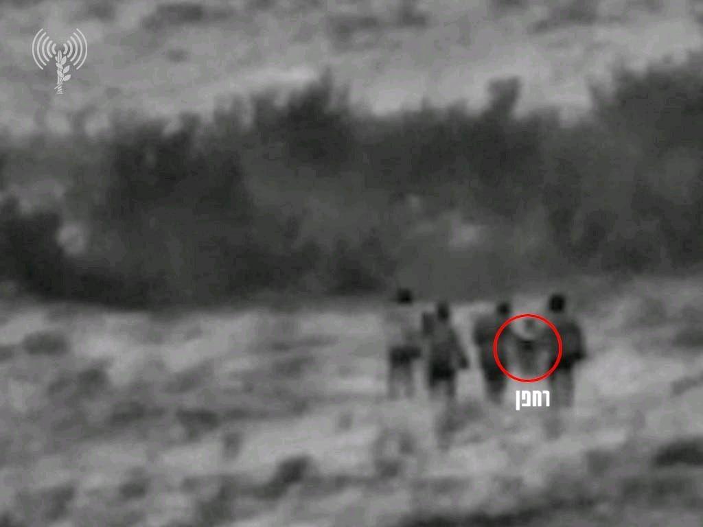 צפו: כוח העילית של האיראנים עם רחפן הנפץ לפני חיסולם חברי החולייה מחזיקים את הרחפן בידיהם