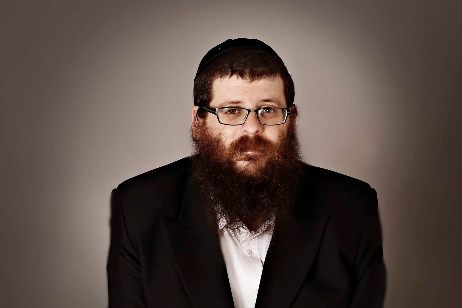 עורך העיתון בזכרונות מתוקים מהישיבה • טור אישי תמונה מוטי וינשטוק עורך בקהילה