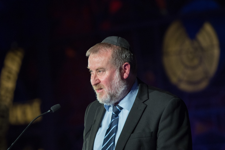 היועמ"ש מנדלבליט: "שימוע בשידור חי אינו מכבד את ההליך המשפטי" .