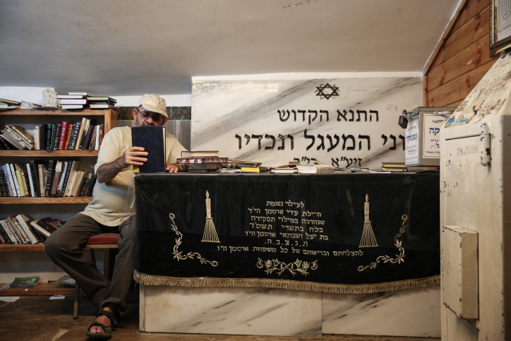 מרן הראשל"צ דורש: "העמידו לדין את מחללי קברי הקדמונים" קבר חוני המעגל