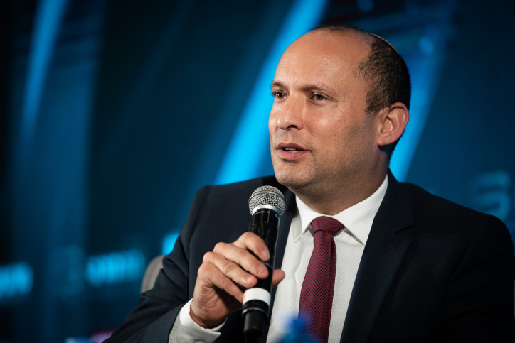 בנט: "אם ליברמן ימליץ על גנץ יחד עם הערבים שמו יוכתם לנצח" .