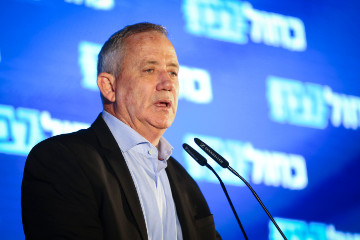 העימות בין ביבי לגנץ: "יוצא למלחמה בגלל בחירות"; נתניהו: "תתבייש" .