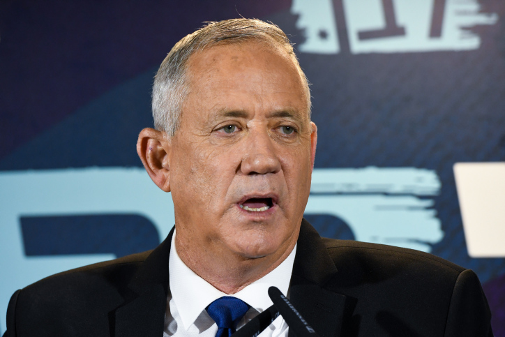 תנועת רגבים: "ההבטחה הראשונה של גנץ – הפקרת הנגב והגליל" .