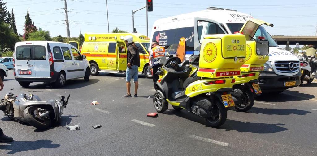 תאונה בין אופנוע לרכב: הרוכב נפצע באורח קשה ופונה לביה"ח photo_2019-09-02_14-00-24