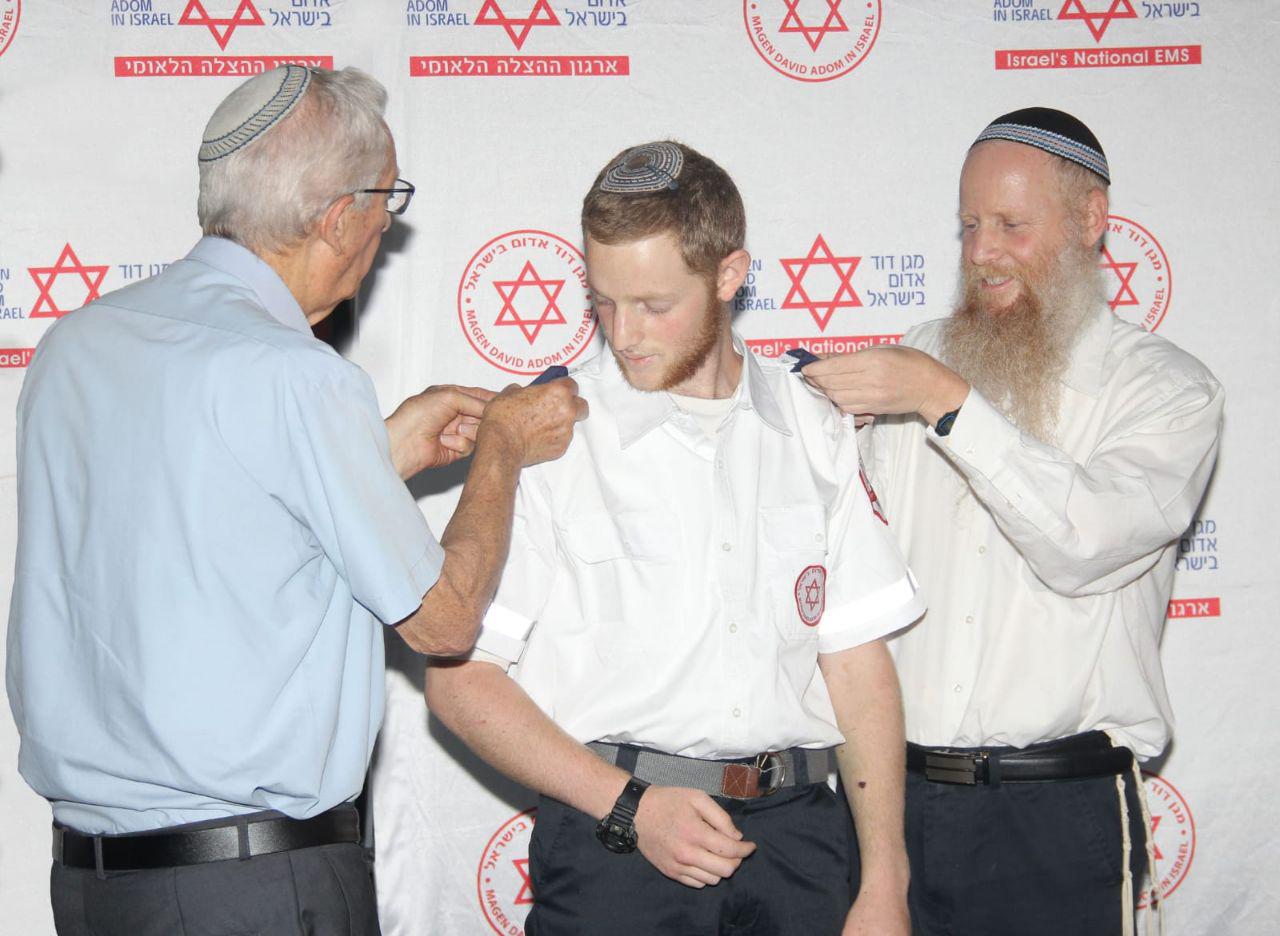 לא יאומן: שבועיים אחרי שנפצע קשה בפיגוע דביר מסיים קורס חובשים photo_2019-09-03_22-02-16