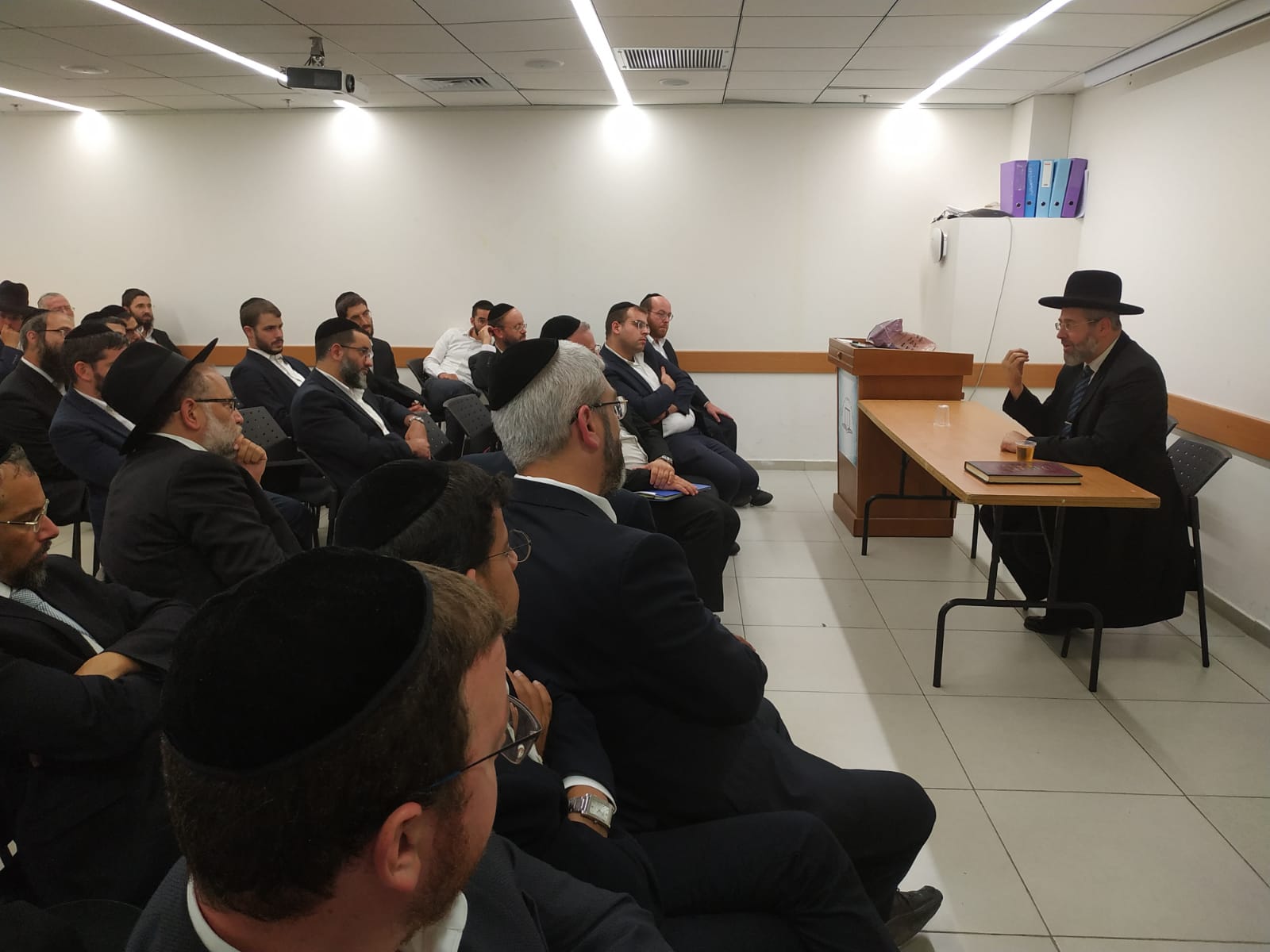 הרה"ר הגר"ד לאו: "בית בלי מזוזה, היתכן?" הרה"ר הגר"ד לאו