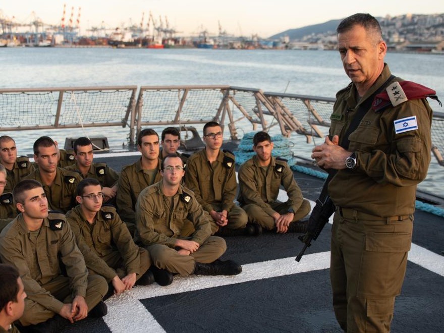 תיעוד • בחיל הים: כוכבי סיים את בוחן הרמטכ"ל הראשון כוכבי על הסיפון