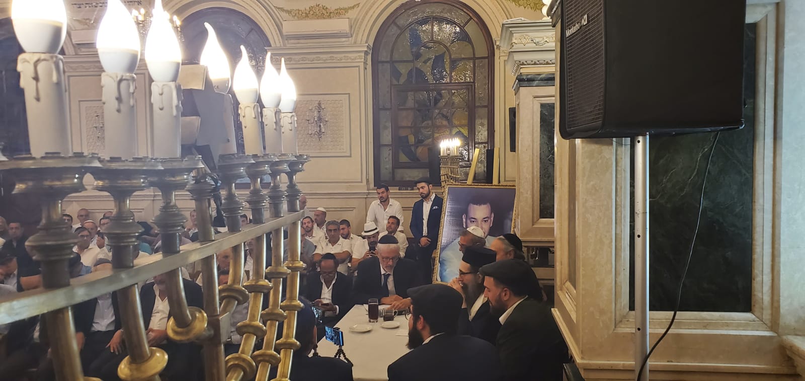מרוקו לבשה חג: הגאב"ד הכניס ספר תורה לבית הכנסת בקזבלנקה 06