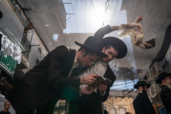 גלריה: עמך בית ישראל מקיימים את מנהג הכפרות .