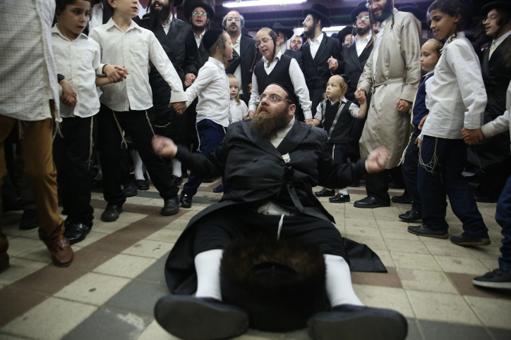 שמחת בית השואבה בחצר הקודש נדבורנא • גלריה .