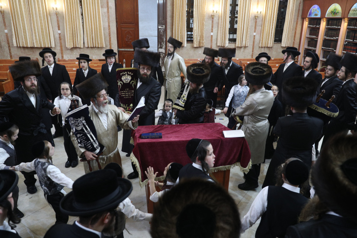 גלריה • שמחה של תורה: הקפות שניות במאה שערים .