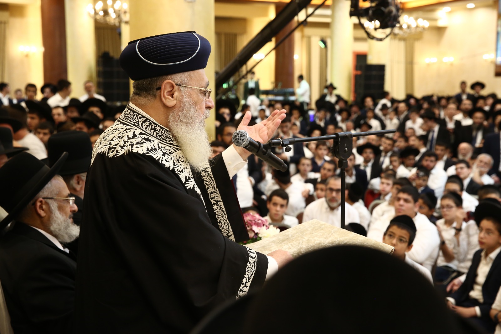 אלפי איש במעמד הקבלת פני רבו • תיעוד נרחב הרב יצחק יוסף