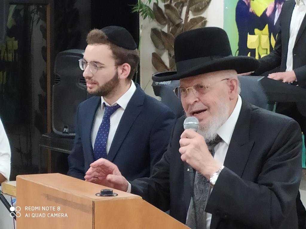 הדסה: ריקוד של שמחה עם המאושפזים ראש ישיבת מיר הגאון רבי יצחק אזרחי